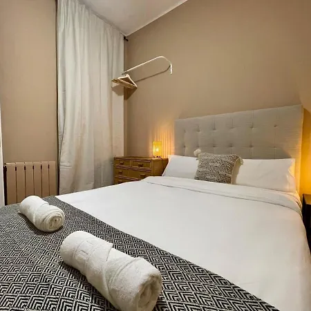 Sagrada Familia 4bd Only For Families Or Business Groups Apartment Barcelona